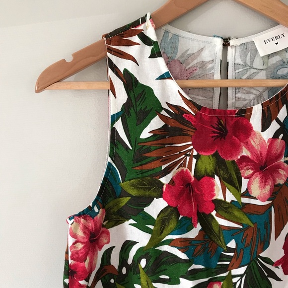 Everly Sleeveless Floral Botanical Peplum … - Picture 2 of 6